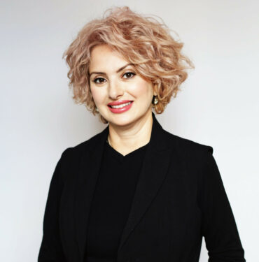 Постникова Элина